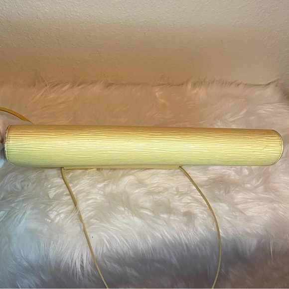 Louis Vuitton Vintage St. Tropez GUC Vanilla EPI Leather Shoulder Bag ONLY - Picture 4 of 16